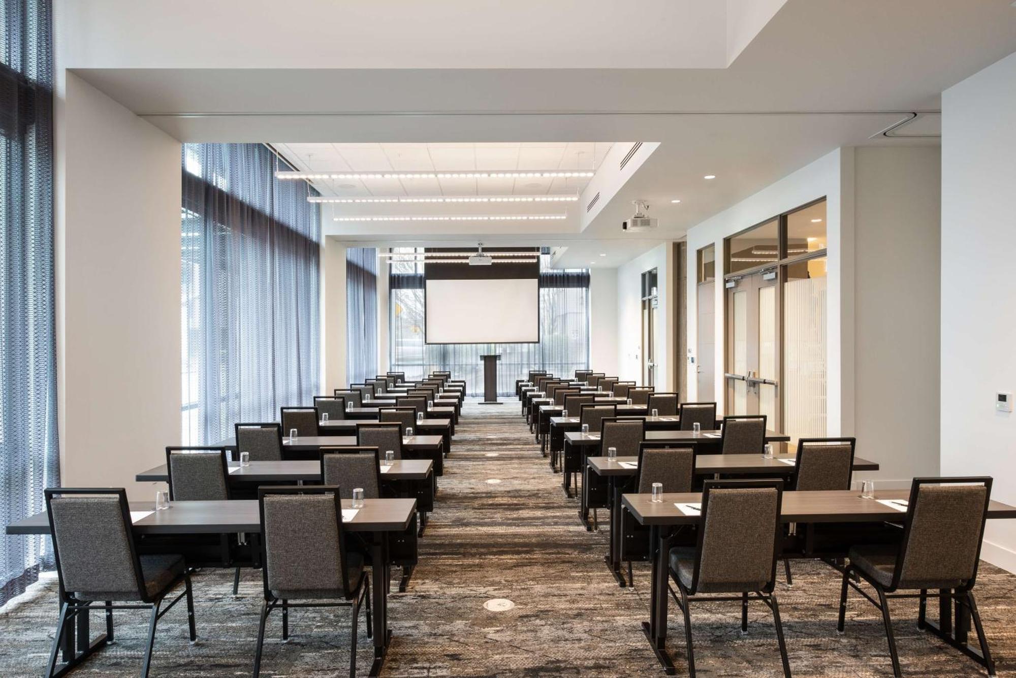Holman Riverfront Park Hotel Salem, Tapestry By Hilton Екстериор снимка